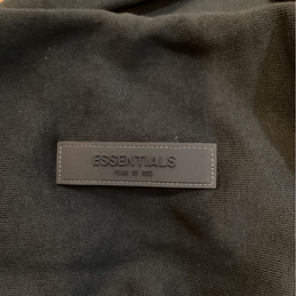New with tags men’s essentials, fear of God sweatshirt - Picture 6 of 7